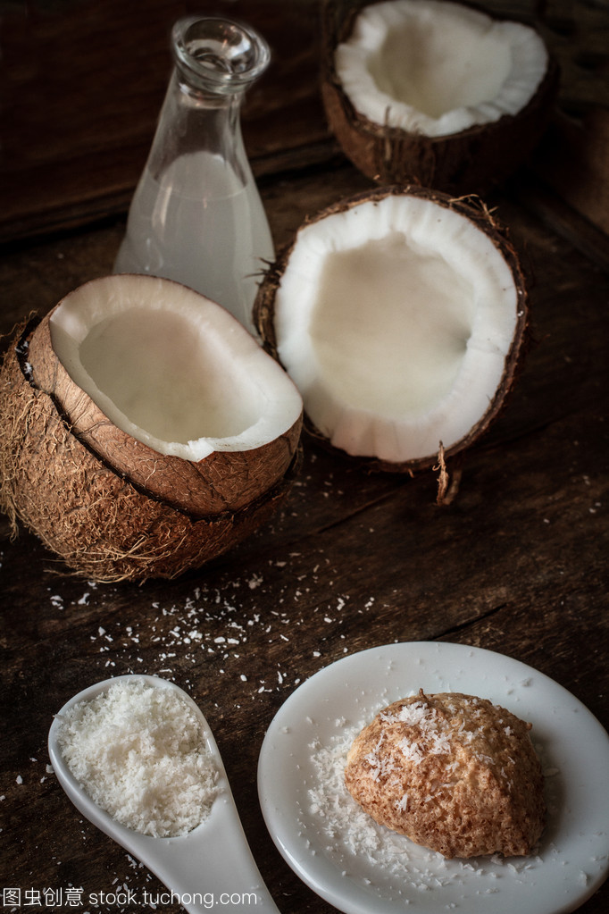 破碎的椰子。對印度食品美味的水果